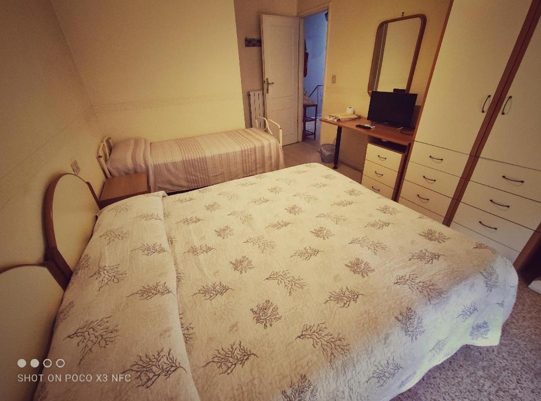 Hotel Delhy Виареджо Экстерьер фото