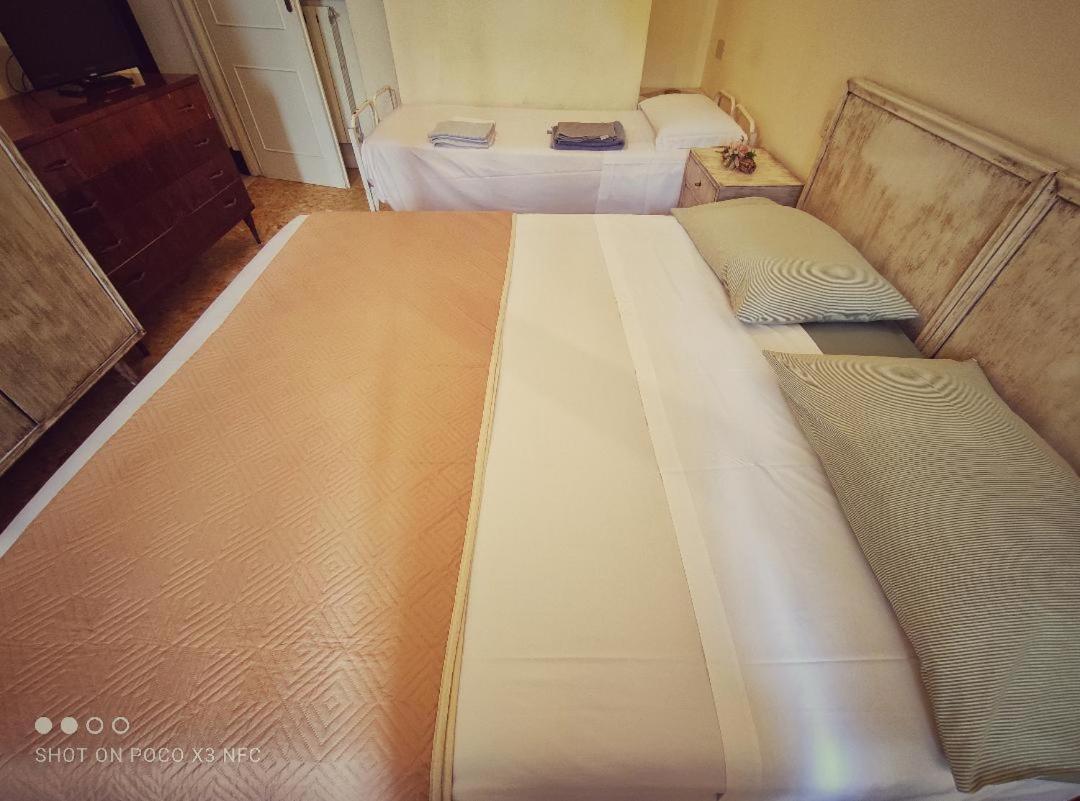 Hotel Delhy Виареджо Экстерьер фото