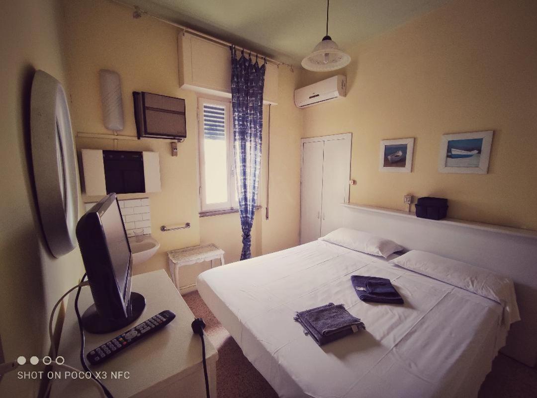 Hotel Delhy Виареджо Экстерьер фото