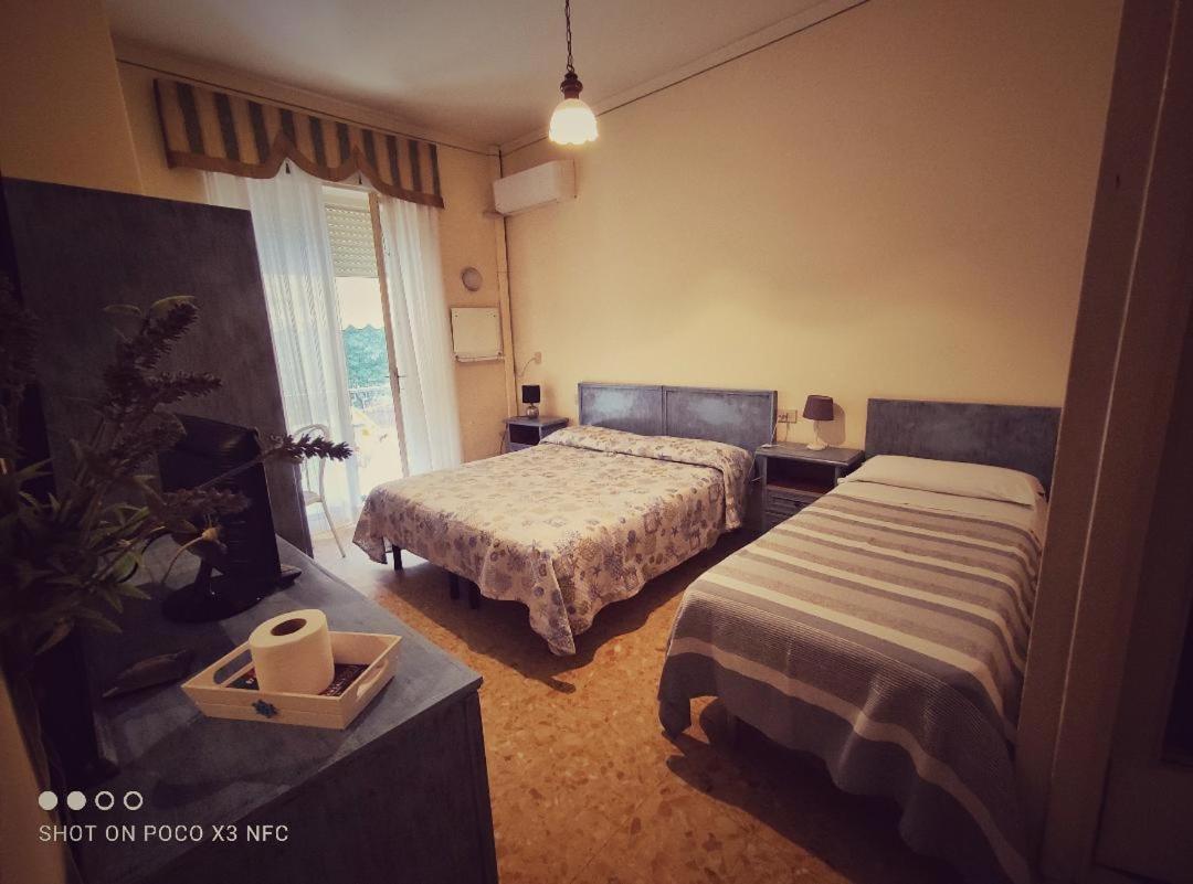 Hotel Delhy Виареджо Экстерьер фото