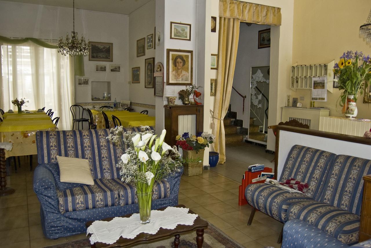 Hotel Delhy Виареджо Экстерьер фото