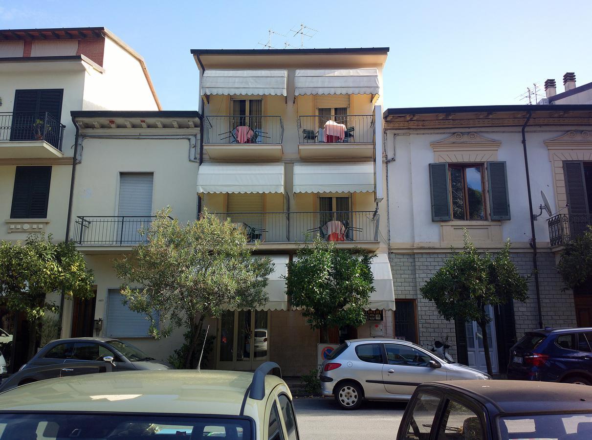 Hotel Delhy Виареджо Экстерьер фото